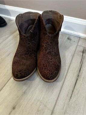Very G Brown Leopard Suede Ankle Boots